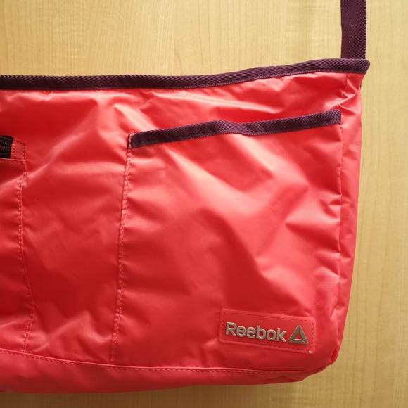 NWOT reebok gym shoulder crossbody messenger bag - Picture 6 of 6